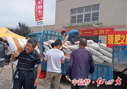 背著好肥料回家種地，產(chǎn)量不是問題！