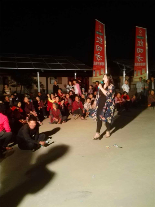 紅四方復(fù)合肥品牌宣傳過程中穿插歌舞表演