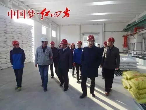 10月27日，中鹽紅四方總經理方立貴、常務副總經理羅斌、總會計師陳慶年，在中鹽紅四方總經理助理、吉林紅四方肥業公司董事長陳國慶和吉林紅四方肥業總經理何義斌的陪同下，現場調研指導吉林紅四方肥業復合肥新項目建設、運行情況，肯定吉林紅四方的建設成果。