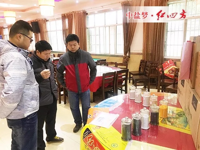 不僅實施預(yù)訂分銷的發(fā)展模式，搶占市場先機，及早謀劃，集中人力物力，精心組織實施訂貨會，全力以赴做大市場、做大規(guī)模，實現(xiàn)增量增收